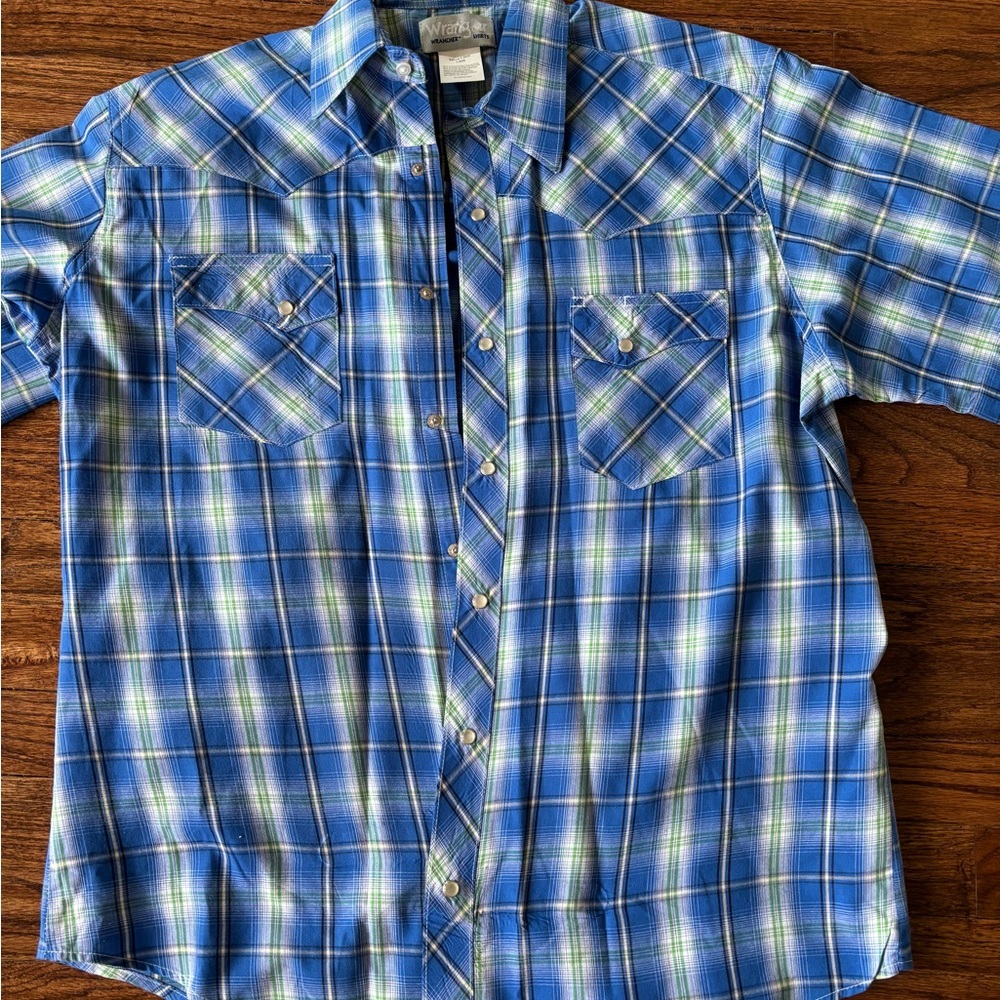 Wrangler Blue and White Plaid Button Down Shirt